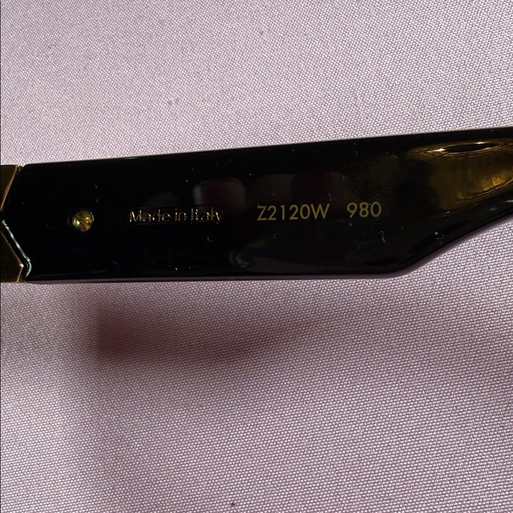 Louis Vuitton Sunglasses in Black with Gold Details -New, never worn - Picture 7 of 8